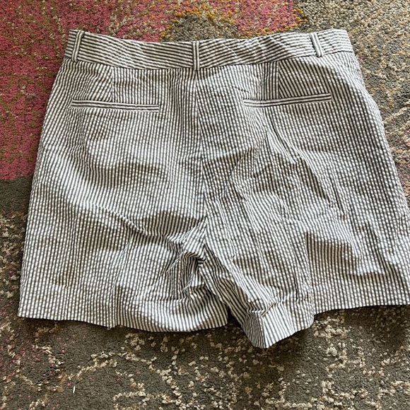Banana Republic sz 12 blue & white seersucker shorts 6 inches - Picture 2 of 3
